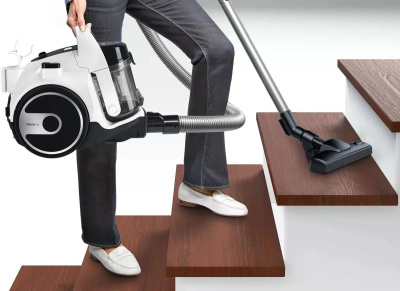������� Bosch Serie 2 BGS05A222 700�� �����/������
